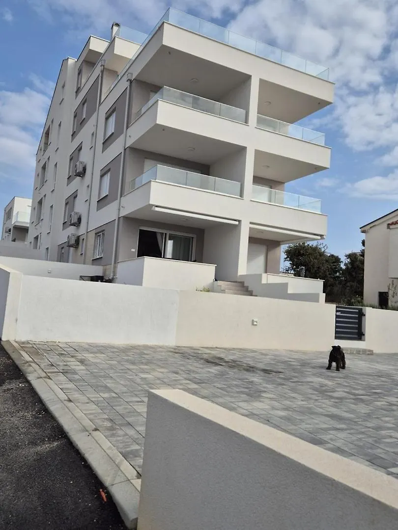 Sunshine Apartment Complex With A Pool By The Beach - Mandre, Pag 0*, Mandre