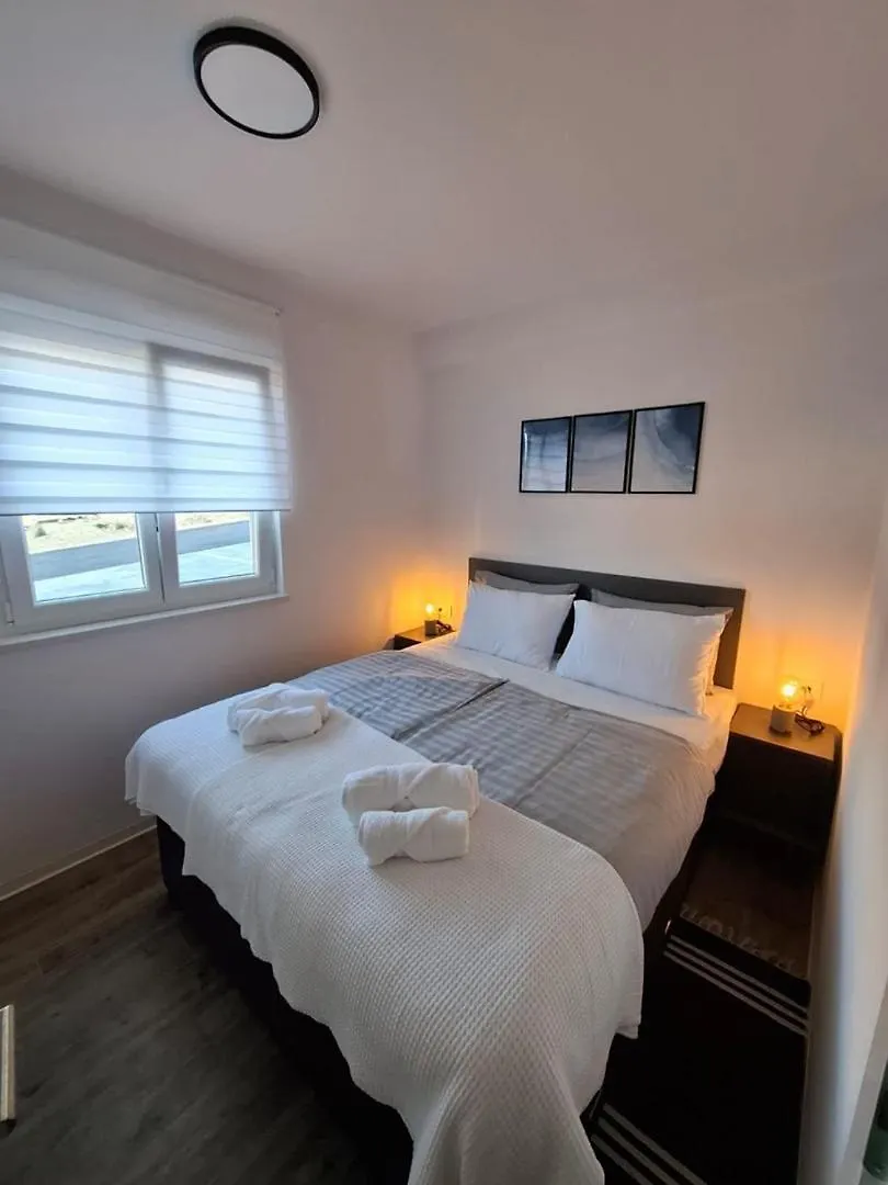 Guest house Sunshine Apartment Complex With A Pool By The Beach - Mandre, Pag
