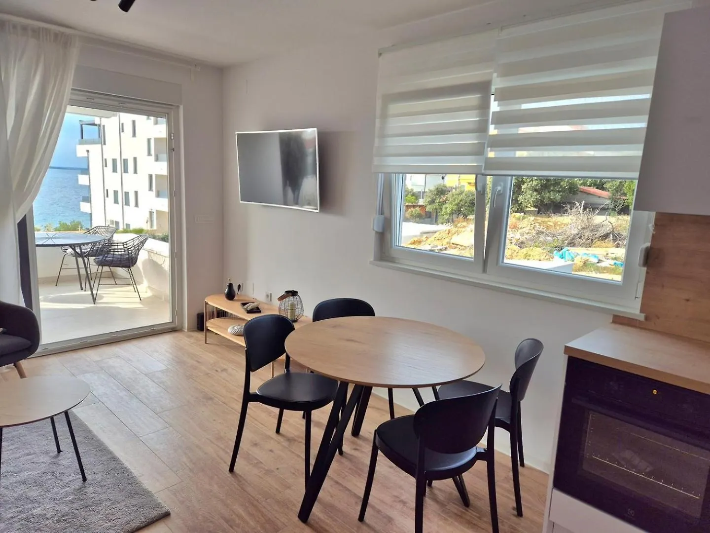 Sunshine Apartment Complex With A Pool By The Beach - Mandre, Pag Mandre