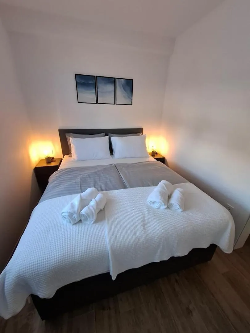 Sunshine Apartment Complex With A Pool By The Beach - Mandre, Pag 0*, Mandre Croatia