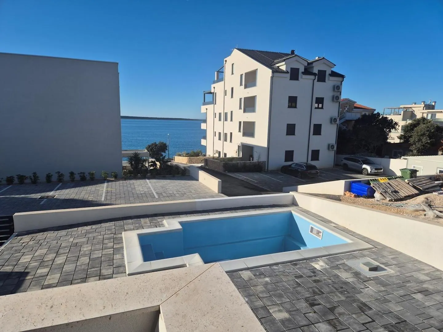 Guest house Sunshine Apartment Complex With A Pool By The Beach - Mandre, Pag