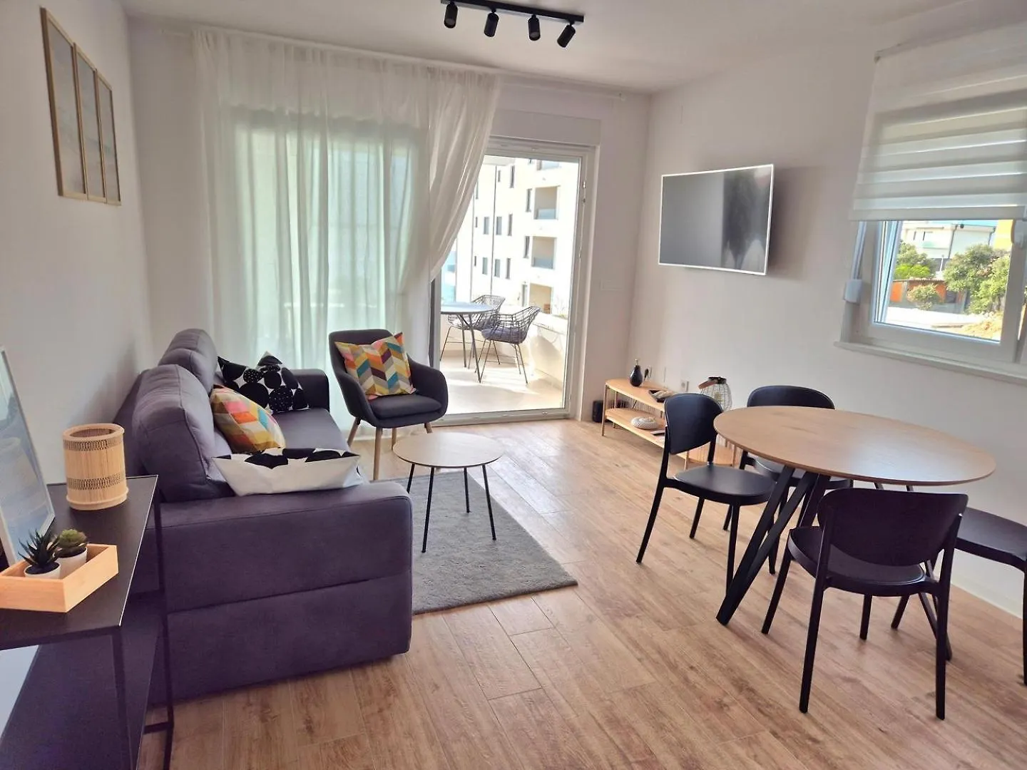 Sunshine Apartment Complex With A Pool By The Beach - Mandre, Pag Guest house