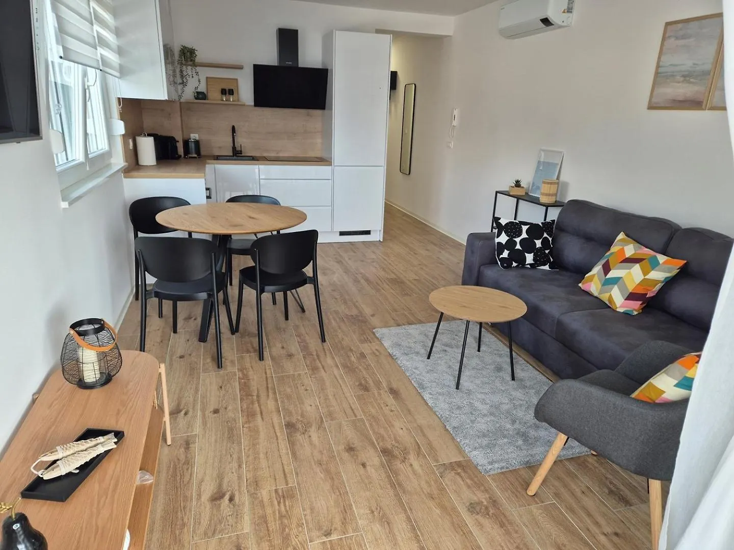 Sunshine Apartment Complex With A Pool By The Beach - Mandre, Pag