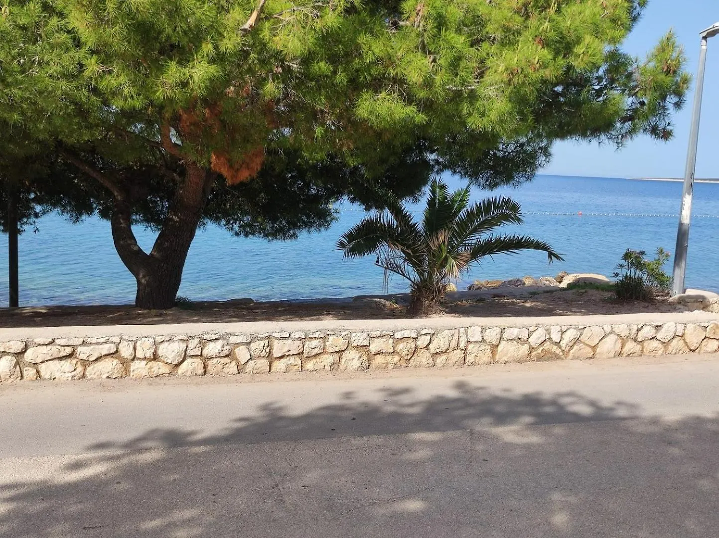 Sunshine Apartment Complex With A Pool By The Beach - Mandre, Pag Guest house Mandre