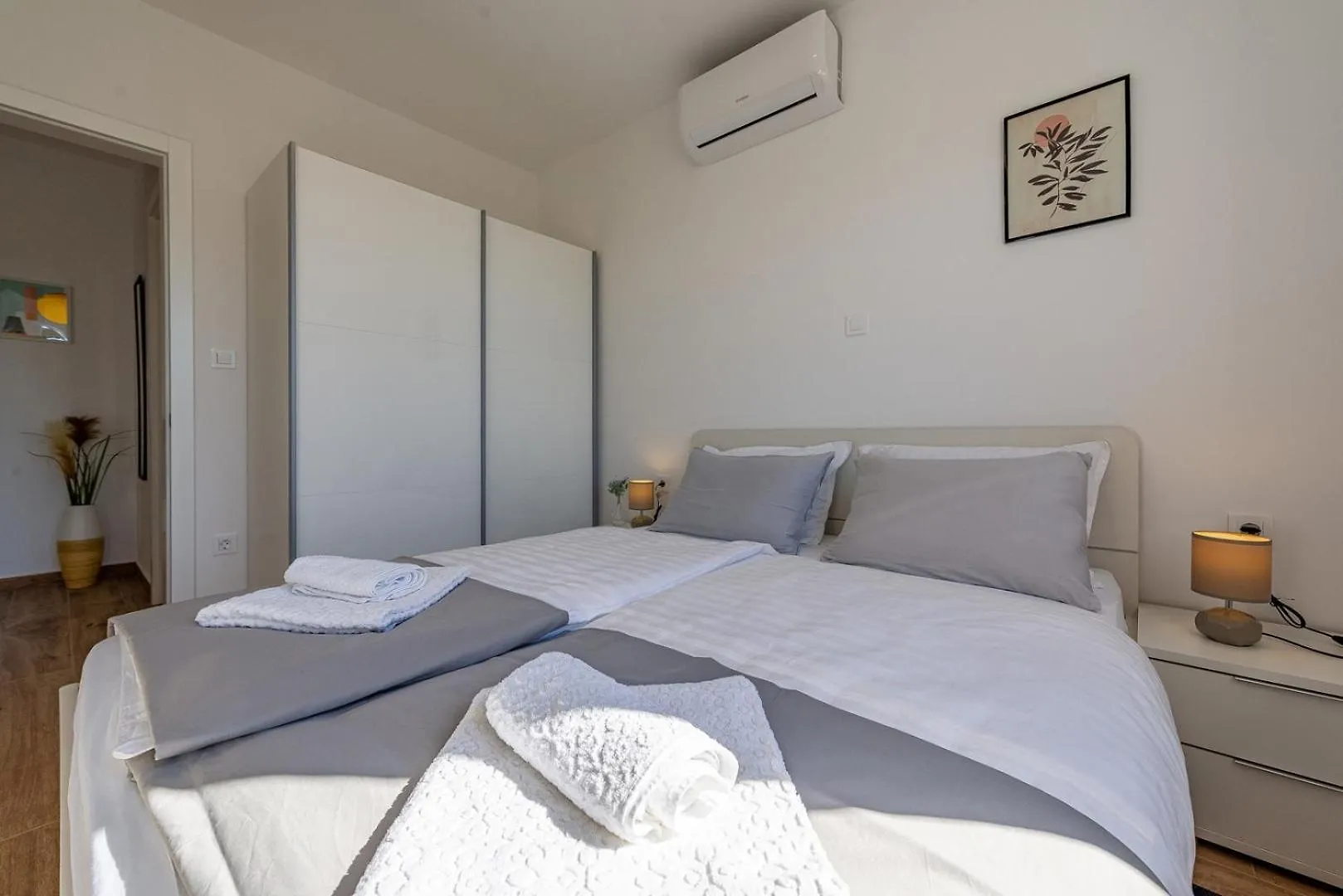 Guest house Sunshine Apartment Complex With A Pool By The Beach - Mandre, Pag Croatia