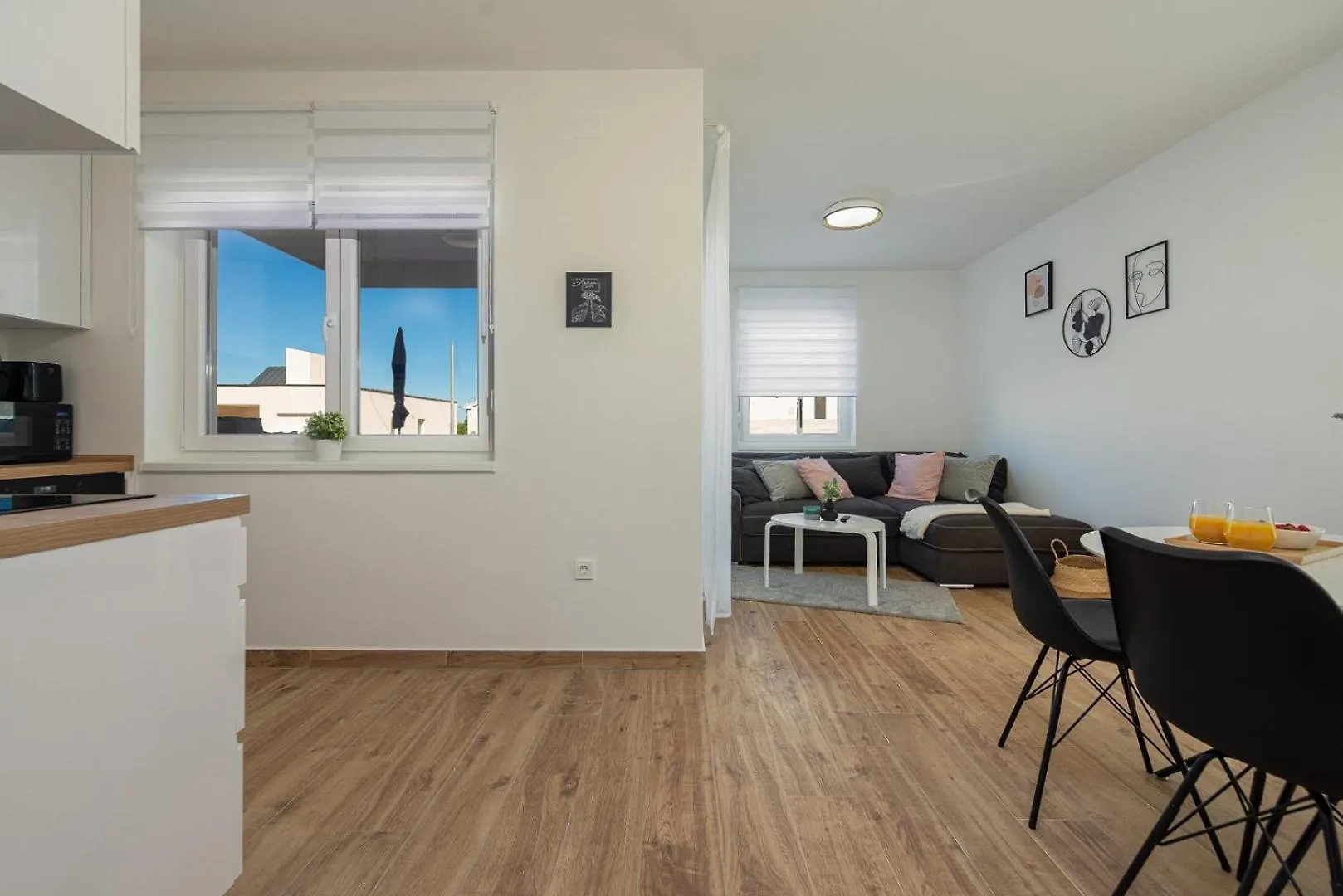 Sunshine Apartment Complex With A Pool By The Beach - Mandre, Pag 0*, Mandre