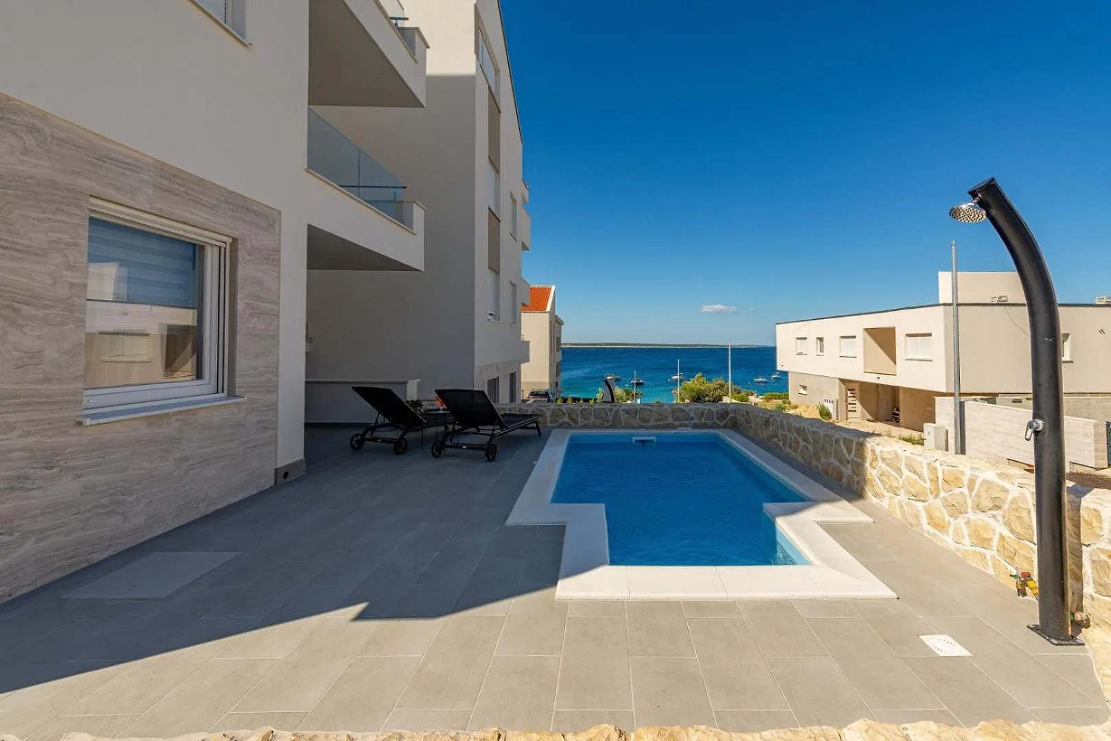 Sunshine Apartment Complex With A Pool By The Beach - Mandre, Pag