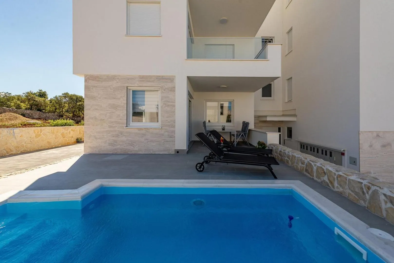 Guest house Sunshine Apartment Complex With A Pool By The Beach - Mandre, Pag